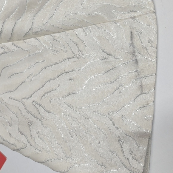 MONIQUE LHUILLIER white and silver Women's dress size 10. - Picture 16 of 16